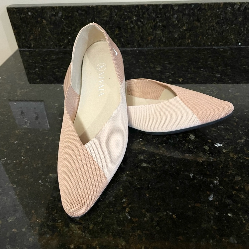 VIVAIA Tan/Cream Neutral Point Toe V-Cut Flats Women's Size 40